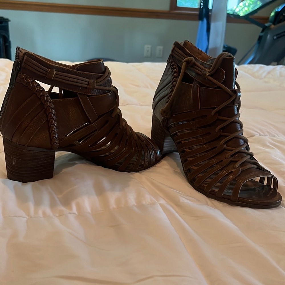 Cute chunky heel open toe booties by Hot Rated.